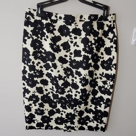 LOFT floral black and white Career pencil skirt size 6 New - Picture 4 of 9